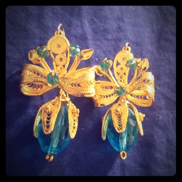 Dangling earrings - Picture 1 of 2